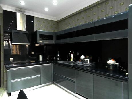 4-комн. новостройка - м. 28 мая - 180 м²