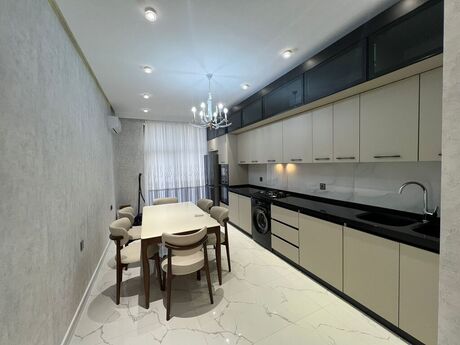 3 otaqlı yeni tikili - 8 Noyabr m. - 145 m²