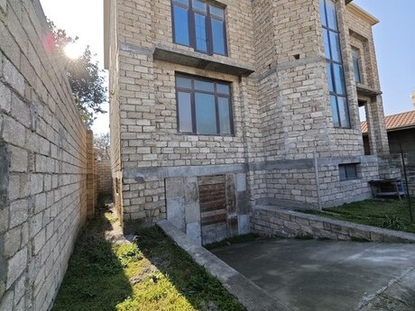 7 otaqlı həyət evi/bağ evi - Bakıxanov q. - 500 m²