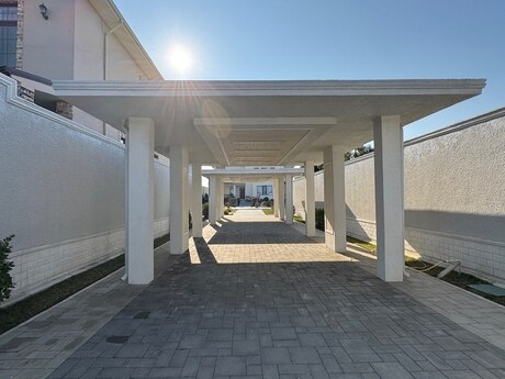 6 otaqlı həyət evi/bağ evi - Buzovna q. - 400 m²
