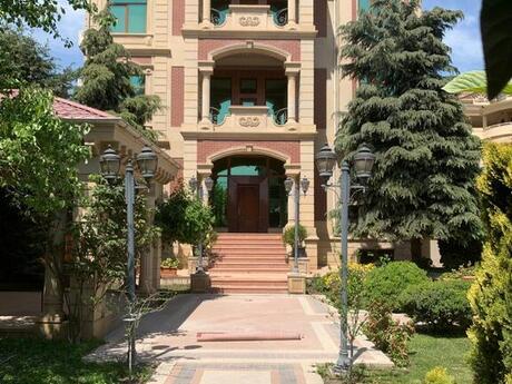 10 otaqlı həyət evi/bağ evi - Gənclik m. - 500 m²