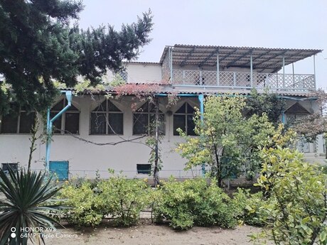 4 otaqlı həyət evi/bağ evi - Novxanı q. - 150 m²