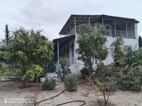 4 otaqlı həyət evi/bağ evi - Novxanı q. - 150 m²