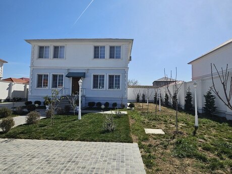 4 otaqlı həyət evi/bağ evi - Şüvəlan q. - 240 m²