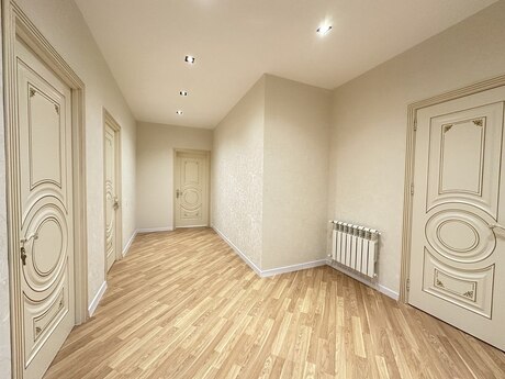 4 otaqlı yeni tikili - Bakıxanov q. - 140 m²