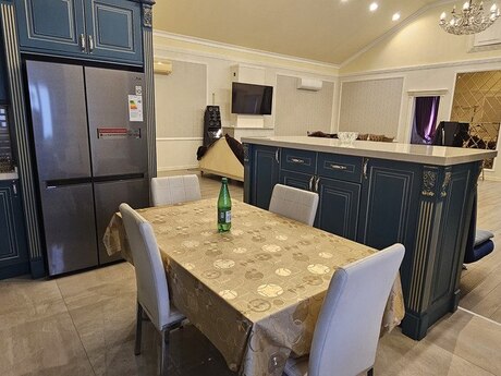 3 otaqlı həyət evi/bağ evi - Buzovna q. - 220 m²