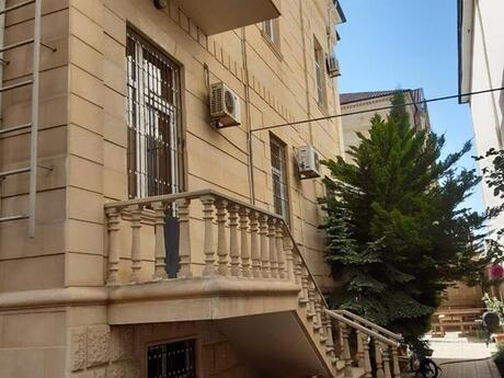 8 otaqlı həyət evi/bağ evi - Gənclik m. - 468 m²