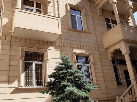 8 otaqlı həyət evi/bağ evi - Gənclik m. - 468 m²