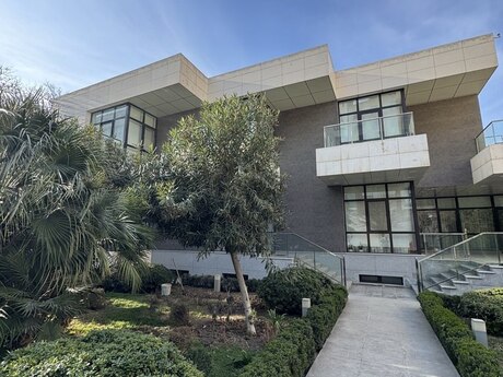 8 otaqlı həyət evi/bağ evi - Nəsimi r. - 500 m²