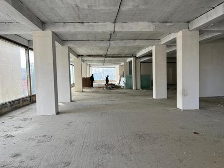 Obyekt - İnşaatçılar m. - 810 m²