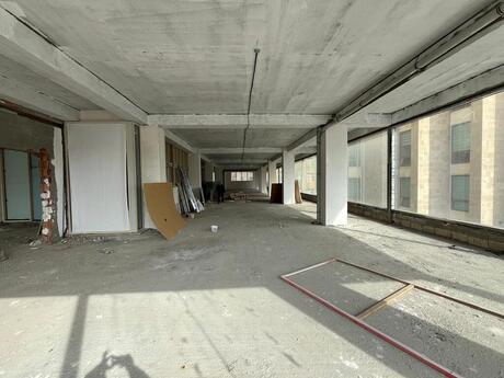 Obyekt - İnşaatçılar m. - 810 m²