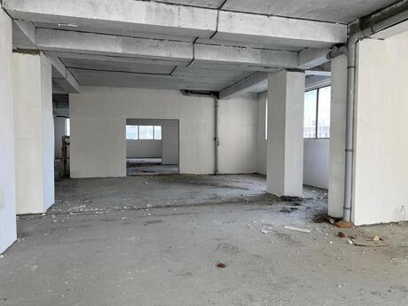Obyekt - İnşaatçılar m. - 810 m²