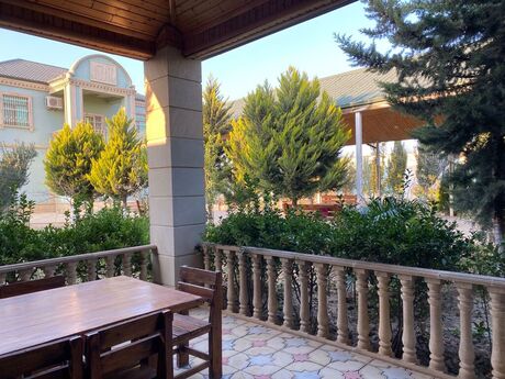 7 otaqlı həyət evi/bağ evi - Şüvəlan q. - 250 m²