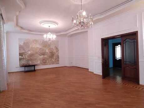 8 otaqlı həyət evi/bağ evi - İnşaatçılar m. - 650 m²