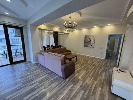 4 otaqlı yeni tikili - Şah İsmayıl Xətai m. - 181 m²