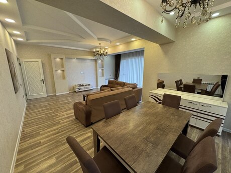 4 otaqlı yeni tikili - Şah İsmayıl Xətai m. - 181 m²