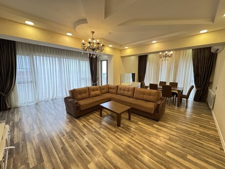 4 otaqlı yeni tikili - Şah İsmayıl Xətai m. - 181 m²
