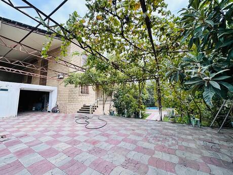 10 otaqlı həyət evi/bağ evi - Azadlıq Prospekti m. - 500 m²