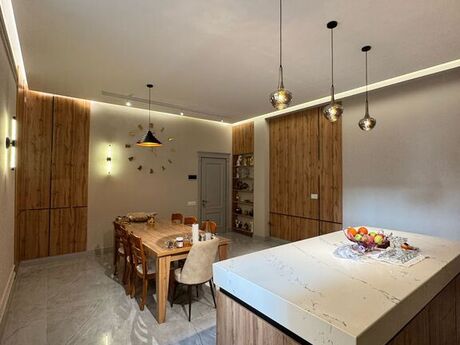 9 otaqlı həyət evi/bağ evi - Badamdar q. - 440 m²