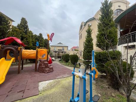 6 otaqlı həyət evi/bağ evi - Bakıxanov q. - 500 m²