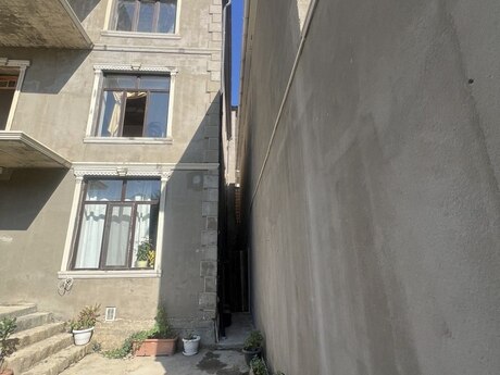 9-комн. дом/дача - пос. Бадамдар - 300 м²