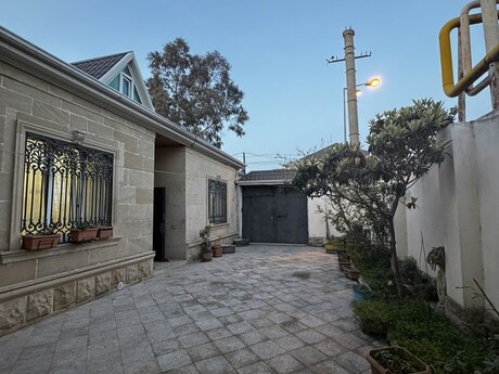 3 otaqlı həyət evi/bağ evi - Bakıxanov q. - 100 m²