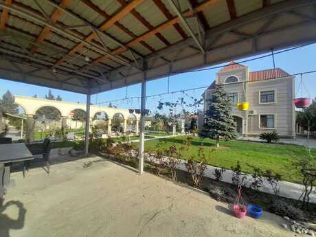8 otaqlı həyət evi/bağ evi - Novxanı q. - 600 m²