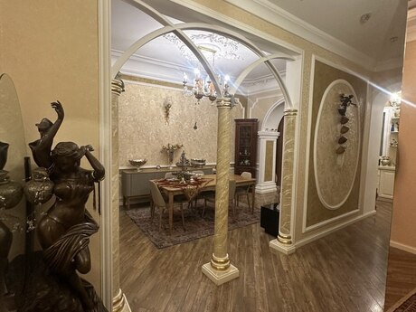 5 otaqlı köhnə tikili - 28 May m. - 200 m²