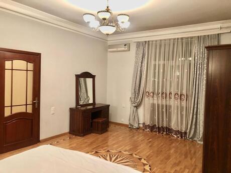 8 otaqlı həyət evi/bağ evi - Gənclik m. - 450 m²