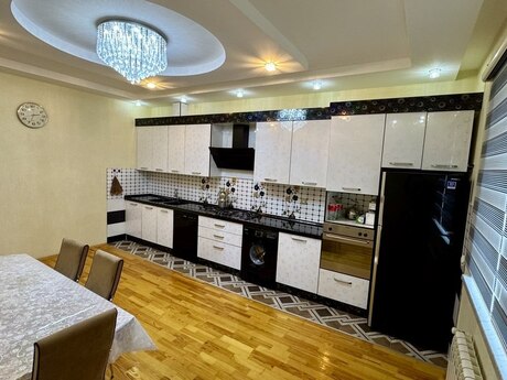 5 otaqlı həyət evi/bağ evi - Pirşağı q. - 240 m²