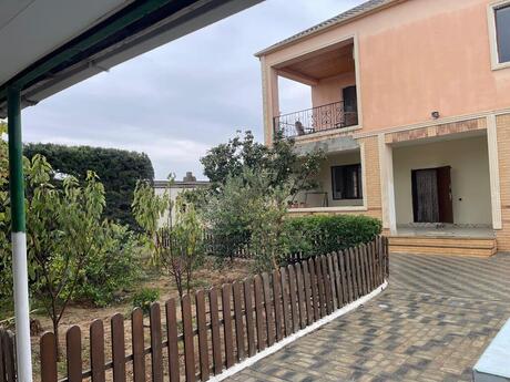 4 otaqlı həyət evi/bağ evi - Buzovna q. - 220 m²