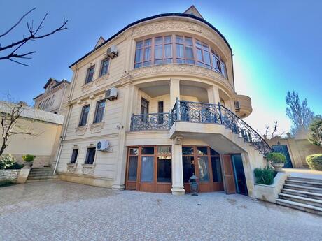 6 otaqlı həyət evi/bağ evi - Neftçilər m. - 800 m²