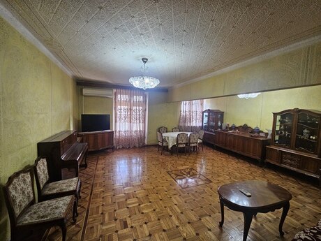 4 otaqlı köhnə tikili - 28 May m. - 145 m²