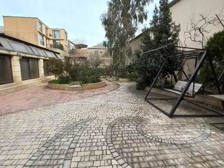 4 otaqlı həyət evi/bağ evi - Badamdar q. - 340 m²