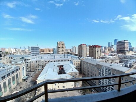 4 otaqlı yeni tikili - 28 May m. - 220 m²