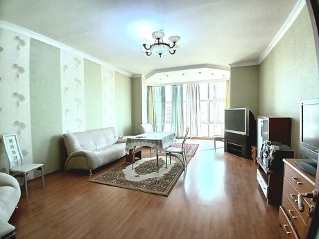 4 otaqlı yeni tikili - 28 May m. - 220 m²