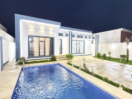 4 otaqlı həyət evi/bağ evi - Şüvəlan q. - 140 m²