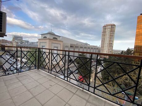 2 otaqlı köhnə tikili - 28 May m. - 68 m²