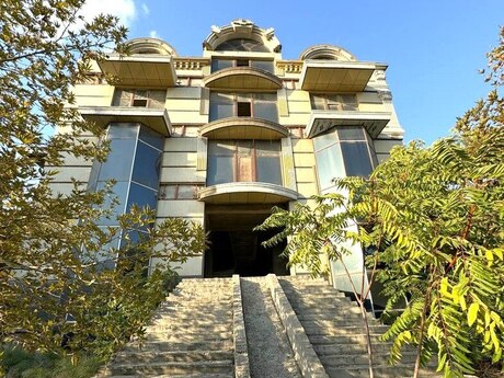 15 otaqlı həyət evi/bağ evi - Əhmədli q. - 1300 m²