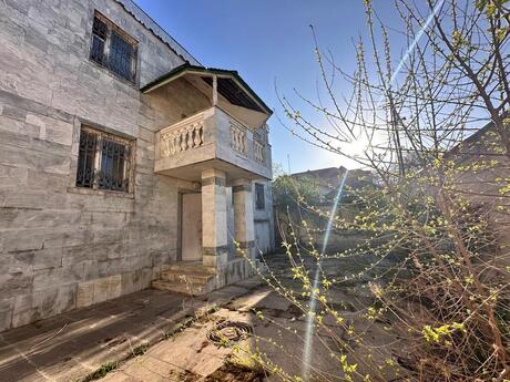 5 otaqlı həyət evi/bağ evi - Nəsimi m. - 230 m²