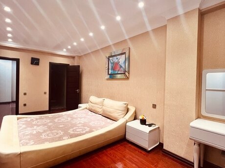 4-комнатная квартира, 180 м², 28 May: 690 000 ₼ 3