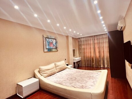 4-комнатная квартира, 180 м², 28 May: 690 000 ₼ 4