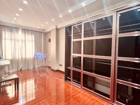 4-комнатная квартира, 180 м², 28 May: 690 000 ₼ 5