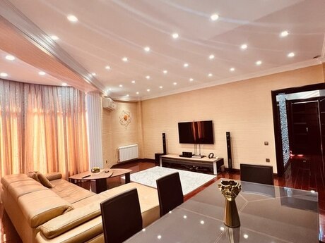 4-комнатная квартира, 180 м², 28 May: 690 000 ₼ 2
