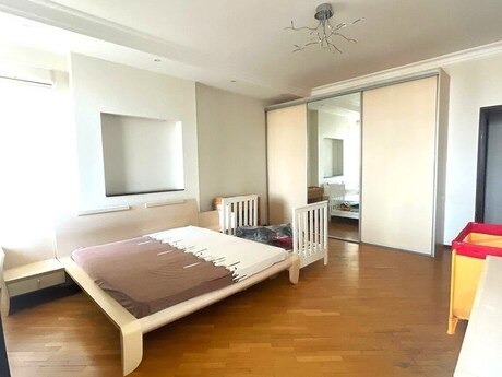 4 otaqlı yeni tikili - Elmlər Akademiyası m. - 175 m²