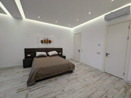 House with Garden, Villa For Rent