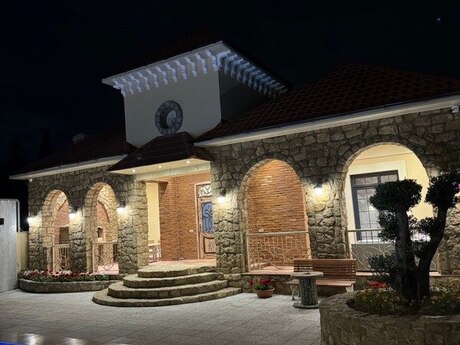 5 otaqlı həyət evi/bağ evi - Bilgəh q. - 380 m²