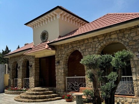 5 otaqlı həyət evi/bağ evi - Bilgəh q. - 380 m²