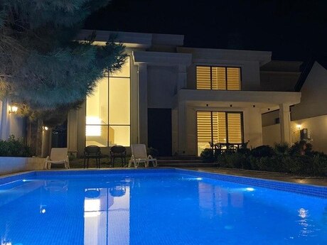 4 otaqlı həyət evi/bağ evi - Şüvəlan q. - 300 m²