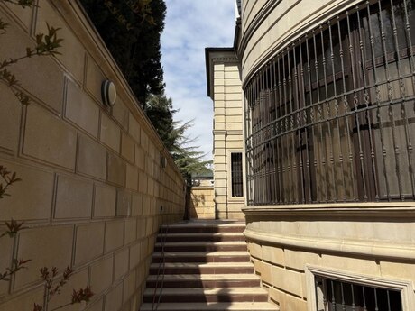 8 otaqlı həyət evi/bağ evi - Azadlıq Prospekti m. - 600 m²